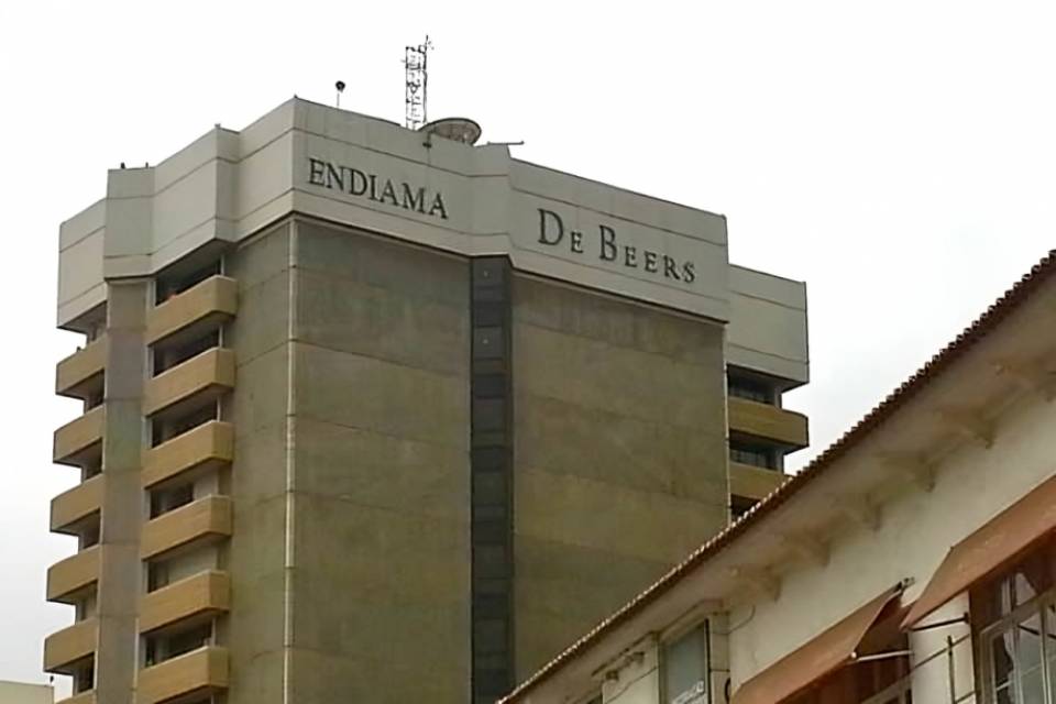 Diamantíferas angolanas assinam acordo de promoção do setor com a De Beers