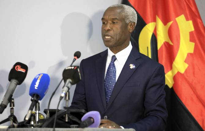 Angolanos comemoram afastamento de embaixador dos EUA