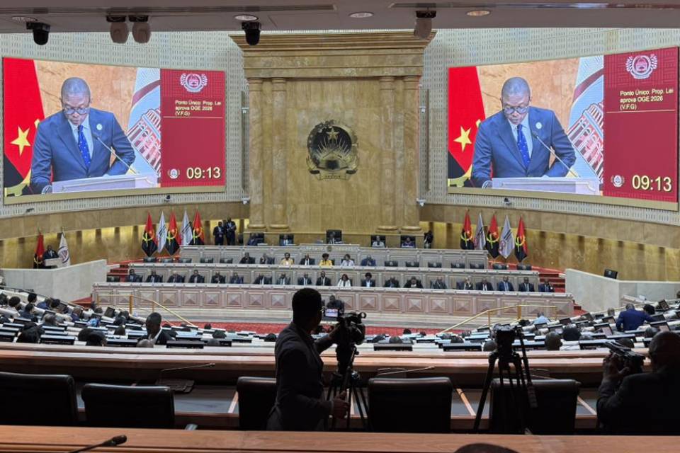 Parlamento chumba debate de urgência sobre impacto dos combustíveis no Orçamento e famílias