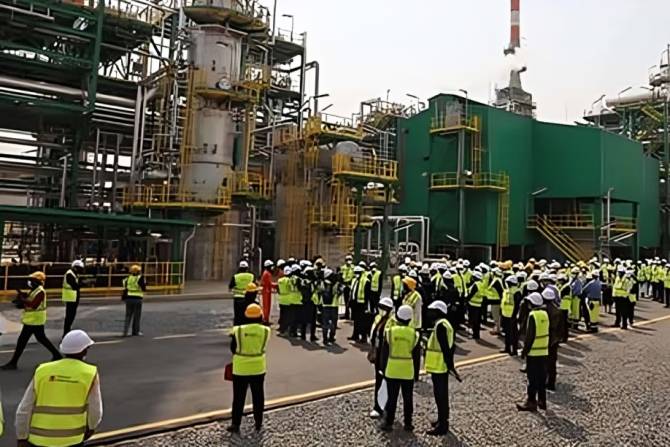 Refinaria de Cabinda é marco importante para setor energético angolano - economistas