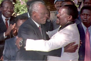 Como José Eduardo dos Santos tentou extinguir a UNITA e exilar Savimbi