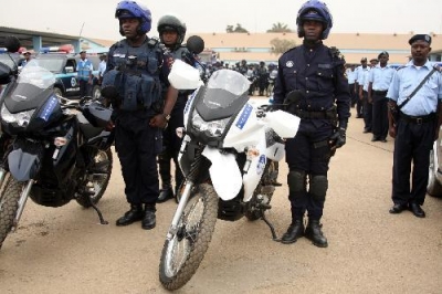 Condutora que agrediu polícias condenada a cinco meses de prisão convertida em multa