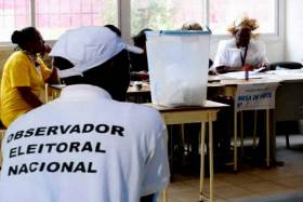 Cidadãos angolanos exigem comissão eleitoral “totalmente independente” e escrutínio por mesa de voto