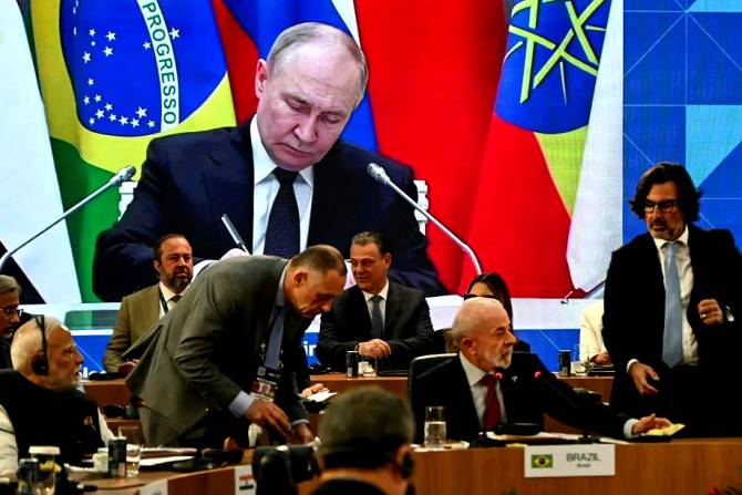 Putin diz aos países BRICS que modelo de globalização liberal “tornou-se obsoleto”