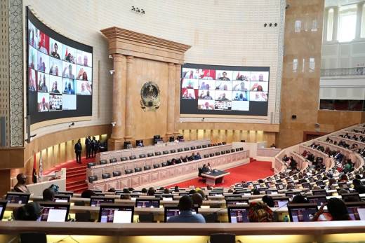 Lei contra “fake news” aprovada em votação final em Angola com chumbo da UNITA