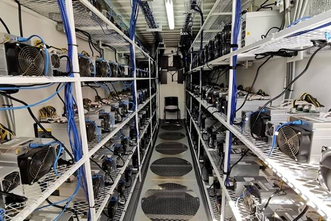 SIC desmantela centro de mineração de criptomoeas em Luanda