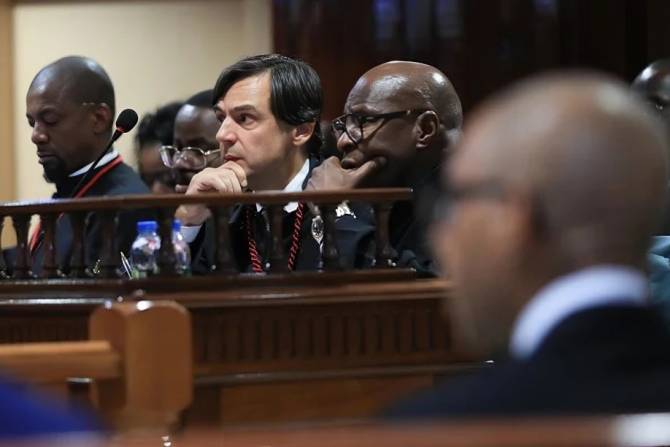 General "Kopelipa" nega em tribunal acusações de apropriação de projetos estatais