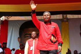 MPLA vence eleições gerais com 51,07% dos votos, UNITA conquista 44,05%
