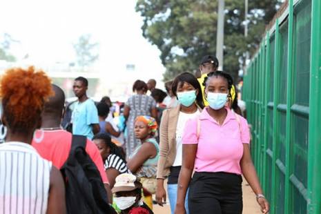 Luanda tem em circulação comunitária variantes sul-africana e inglesa do coronavírus