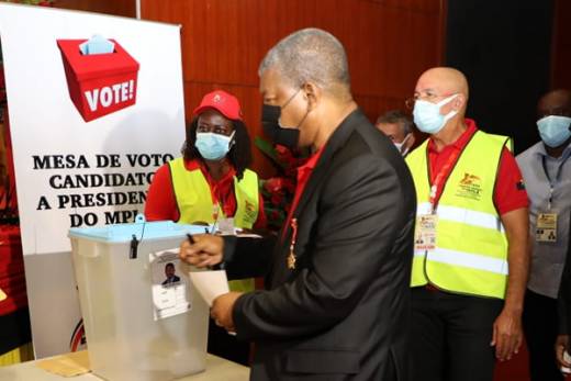 João Lourenço reeleito presidente do MPLA com 98,04% dos votos