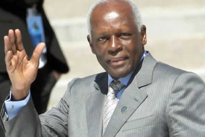 João Lourenço condecora José Eduardo dos Santos a título póstumo e Higino Carneiro