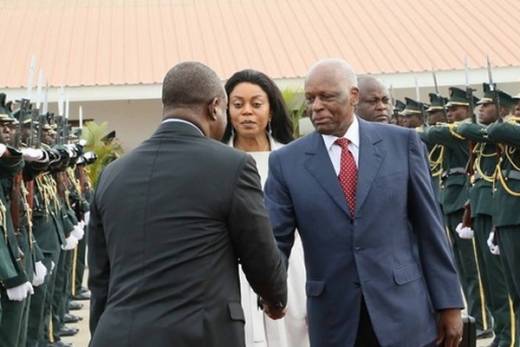O que esperar do regresso de José Eduardo dos Santos a Angola e o &quot;segredo dos deuses&quot; que vai salvar Isabel dos Santos