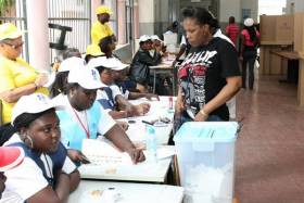 Proposta de revisão constitucional pode atirar autárquicas de Angola para 2023 - Eurasia