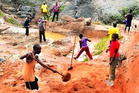Garimpo de diamantes põe em risco continuidade de empresas mineiras na Lunda Norte