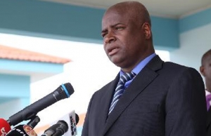 Ministro do Interior quer entrega e abnegação da polícia no combate à corrupção em Angola