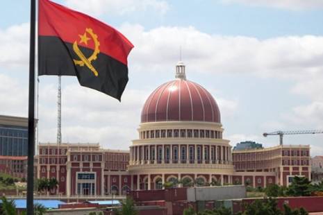 Associação cívica angolana inicia recolha de assinaturas para revisão da Constituição