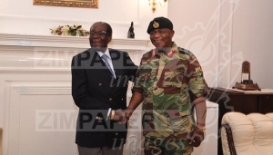 Exército zimbabueano anuncia fim oficial da operação que destituiu Robert Mugabe