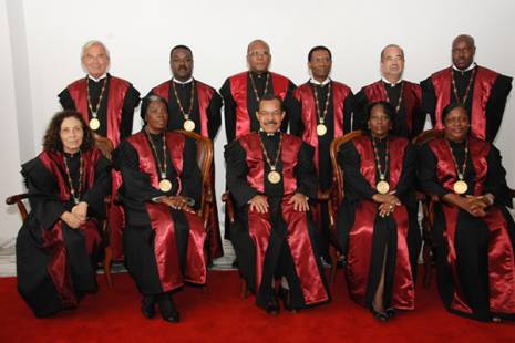 Tribunal Constitucional aprova revisão constitucional mas rejeita submissão entre órgãos de soberania
