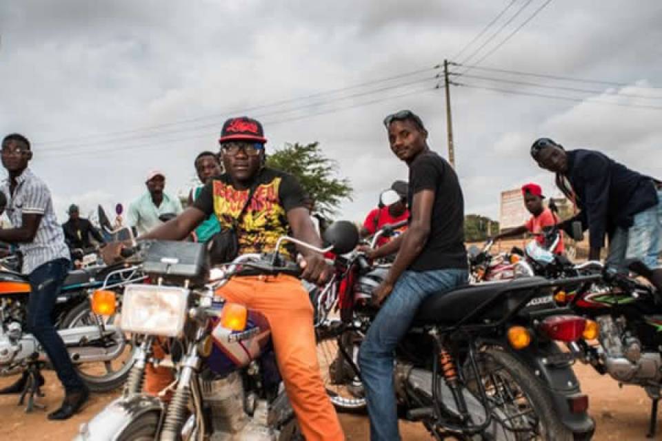 Associação contesta proibição à circulação de mototáxi nas principais vias de Luanda