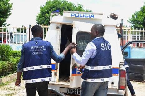 Covid-19: Polícia angolana deteve dois cidadãos que vendiam vacinas a estrangeiros
