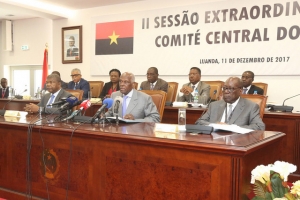 José Eduardo dos Santos quer apoio do MPLA ao governo de João Lourenço