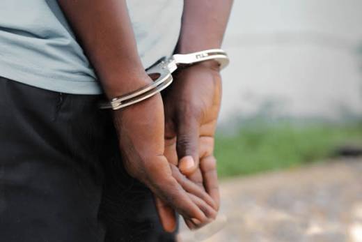 SIC detêm Kamanguista na posse de quase mil pedras de diamante