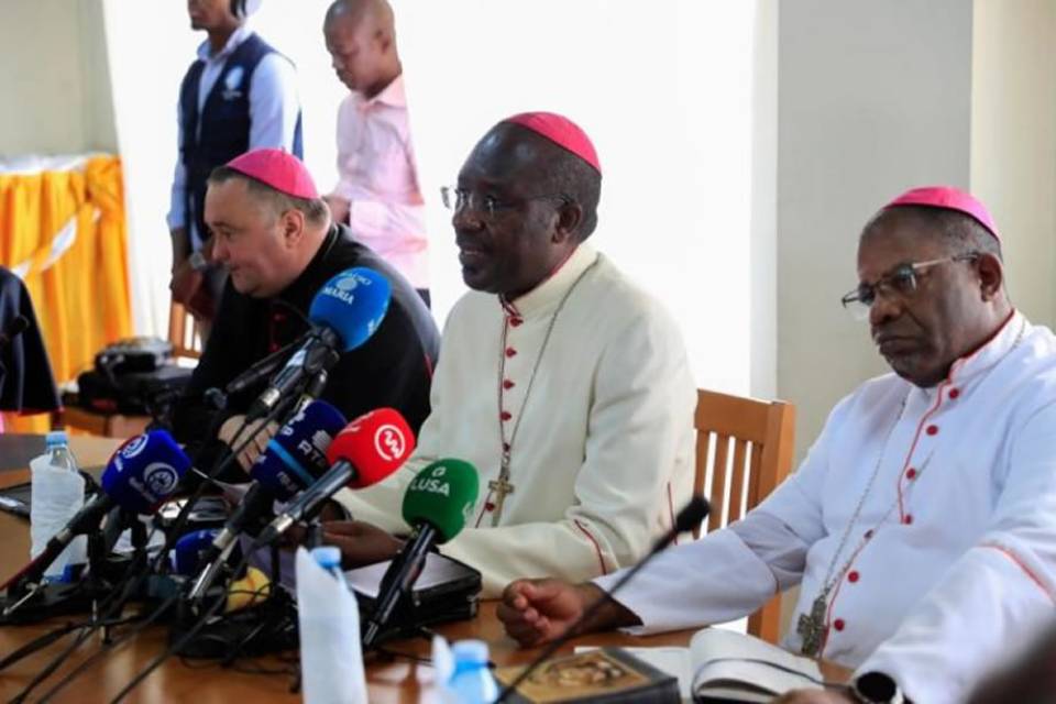 Igreja angolana pede fim de monopólios que multiplicam miséria