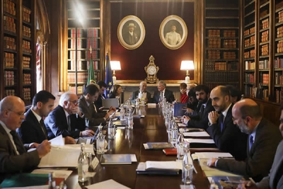 Familiares de diplomatas autorizados a fazer trabalho remunerado em Portugal e Angola