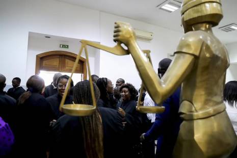 Governo angolano diz que greve dos oficiais de justiça é ilegal