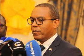 Atrasos com receitas fiscais podem continuar a retardar salários na função pública em Angola