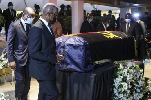 Corpo de ex-PR  José Eduardo dos Santos ficará na residência até cerimónias fúnebres - ministro
