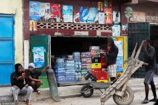 No regresso à normalidade, luandenses lamentam &quot;dias de guerra&quot; e temem mais desemprego