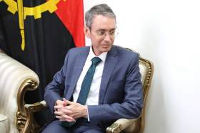 Diplomata norte-americano em Angola escusa-se a comentar restrições de vistos a lusófonos
