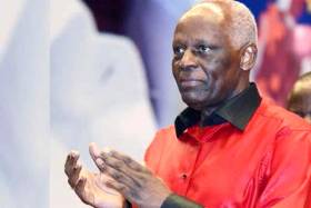 JES cumpriu apenas um mandato e tem legitimidade para concorrer em 2022 às eleições - William Tonet