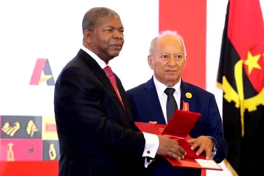 João Lourenço condecora general cubano pela dedicação à causa angolana