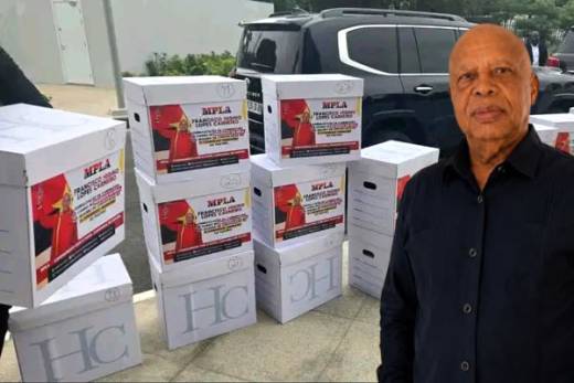 Higino Carneiro entrega candidatura à liderança do MPLA com mais de 19 mil assinaturas