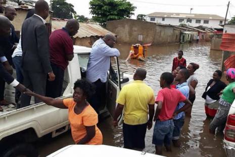 Chuvas torrenciais em Luanda fazem 14 mortos e deixam 8.000 pessoas desalojadas
