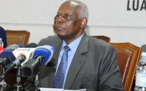 Tentativa de José Eduardo dos Santos de alterar a data de saída do MPLA falhou