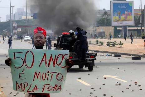 Polícia dispersa com gás lacrimogéneo protesto contra aumento da tarifa de táxi e do gasóleo