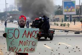 Polícia dispersa com gás lacrimogéneo protesto contra aumento da tarifa de táxi e do gasóleo