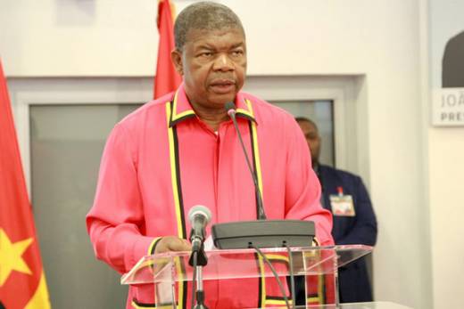 Presidentes do MPLA e da UNITA concorrem sozinhos à sua sucessão