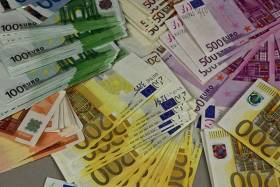 Angola gastou este ano 7,4 biliões de euros com o serviço da dívida interna e externa