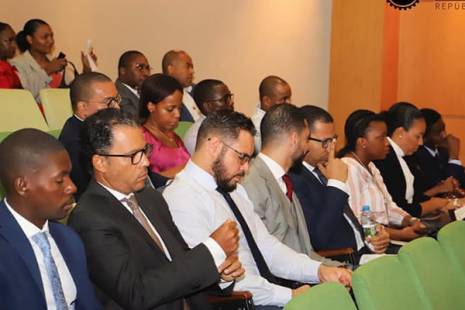 Angola reúne com investidores portugueses para promover privatizações