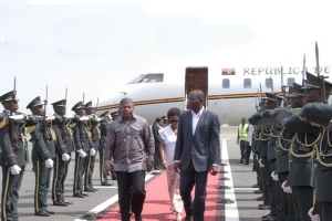 Férias de João Lourenço em Moçambique são sinal de aproximação com Angola - analistas