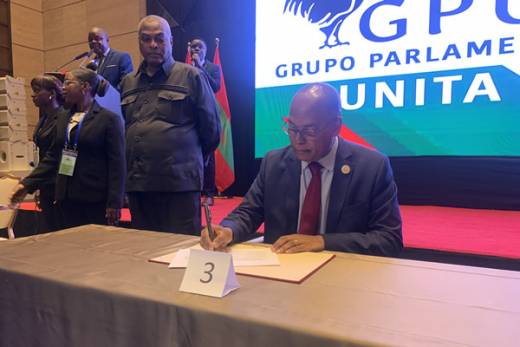 UNITA diz que quatro 'ausentes' vão assinar proposta para destituição de João Lourenço