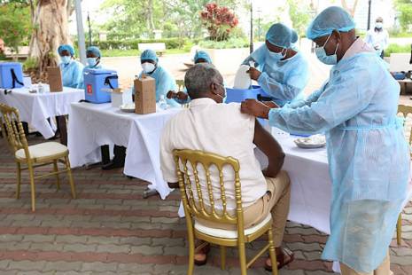 Covid-19: Angola reitera que vacina da AstraZeneca é segura