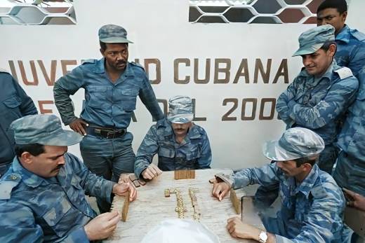 Como Angola ficou nas mãos do MPLA (com a ajuda do MFA e não só)