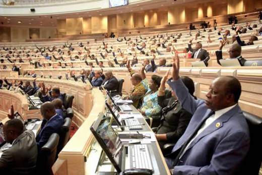 Parlamento angolano aprova OGE 2026 com votos contra da UNITA