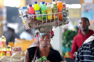 Associação alerta que &#039;zunga&#039; em Luanda é o único sustento para milhares de famílias