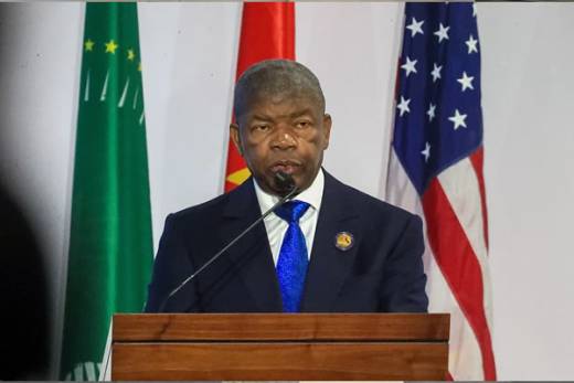 João Lourenço alerta para urgência de infraestruturas em África e peso das dívidas